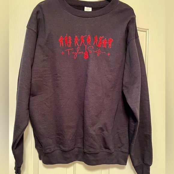 Taylor Swift Black Hanes Sweatshirt with Red Sparkly Graphic Text Size Large - Picture 1 of 6